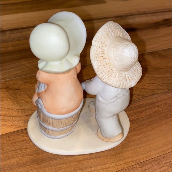 Vintage 4" CIRCLE Of FRIENDS Figurine Masterpiece - Picture 4 of 6